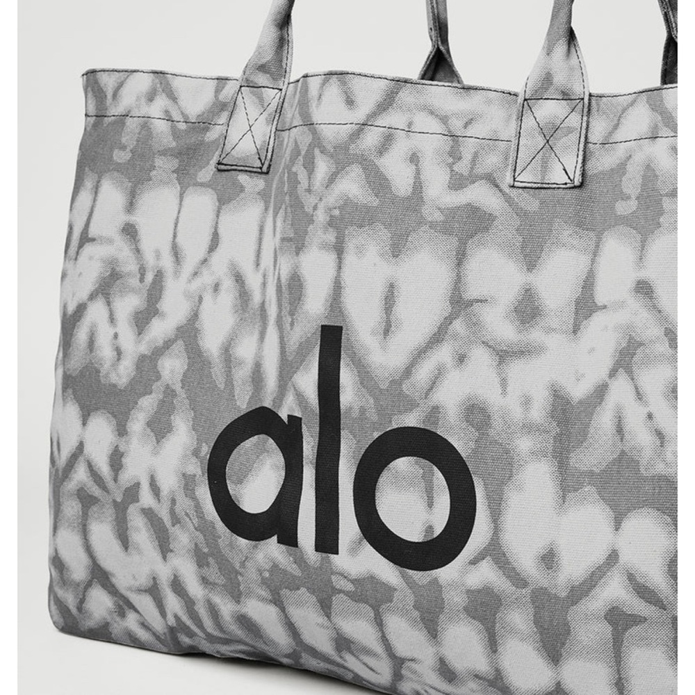 Alo Shopper Tote NWT